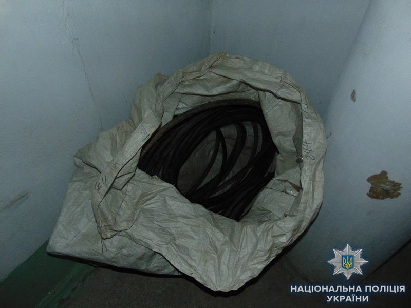В Николаеве полиция задержала похитителей телефонного кабеля 5