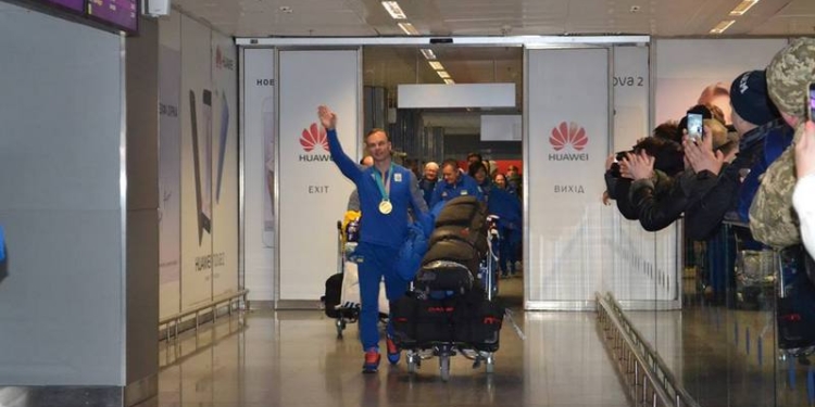 Николаевские чиновники встретили в аэропорту «Борисполь» “золотого” Абраменко