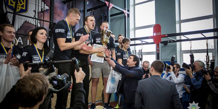 Николаевские патрульные победили на чемпионате по функциональному многоборью в Киеве