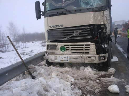 На Николаевщине столкнулись грузовик и микроавтобус. Один человек погиб 1
