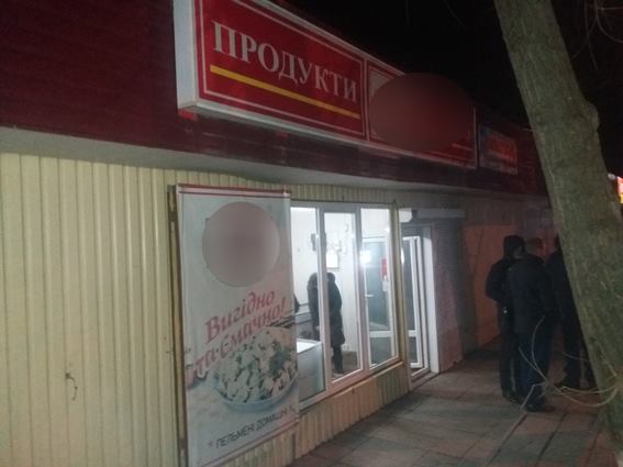 В Первомайске ищут очень высокого грабителя - угрожая ножом, обчистил кассу магазина 1