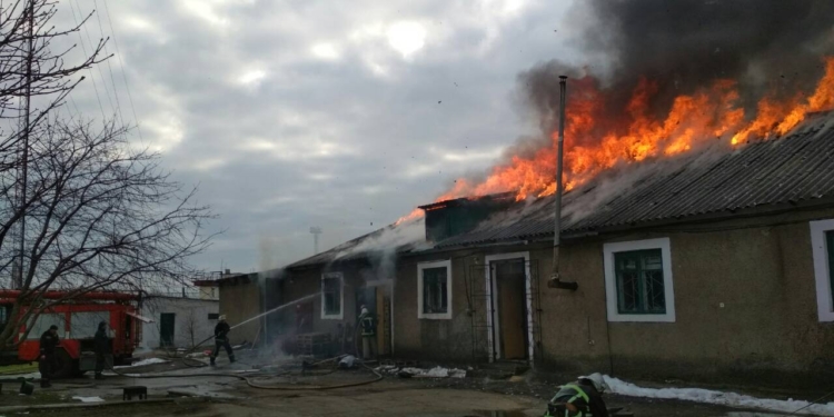 Большой пожар в Вознесенске. Горел склад стройматериалов