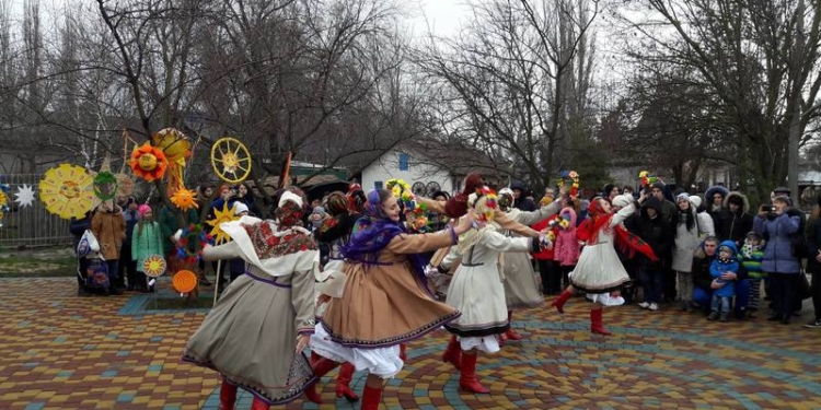 С огоньком. В Николаевском зоопарке отгуляли Масленицу