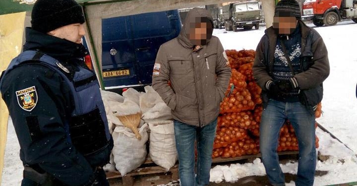 Операция «Мигрант»: в Николаеве на оптовом рынке полиция обнаружила азербайджанца, который нелегально находится в Украине