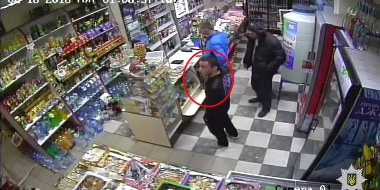 В Николаеве полиция разыскивает грабителя, который ограбил продавщицу в магазине “Евромаркет”