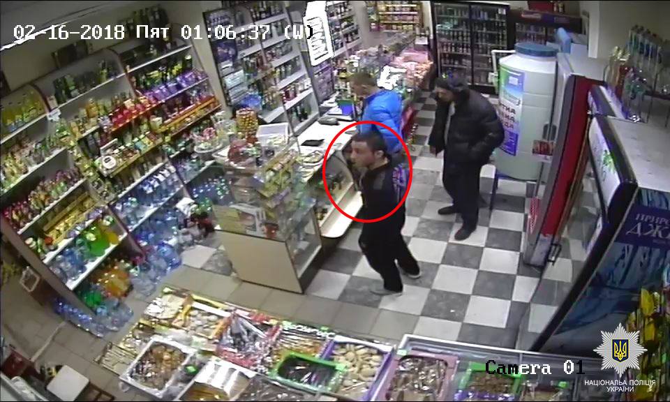 В Николаеве полиция разыскивает грабителя, который ограбил продавщицу в магазине "Евромаркет" 1