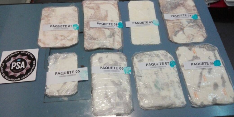 Опять?! В Аргентине задержали россиянина с 4 кг кокаина