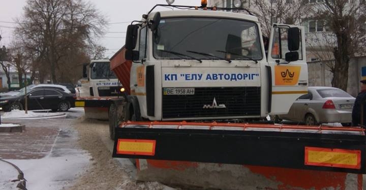 В ЭЛУ автодорог Николаев просят автолюбителей не оставлять на ночь припаркованные у обочины авто