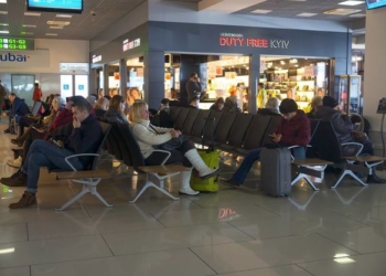 В аэропорту Жуляны задержали два рейса из-за драки пассажиров