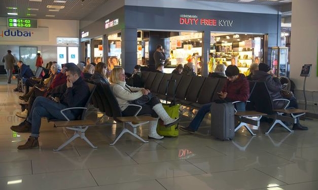 В аэропорту Жуляны задержали два рейса из-за драки пассажиров