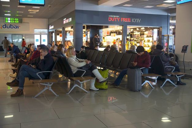 В аэропорту Жуляны задержали два рейса из-за драки пассажиров
