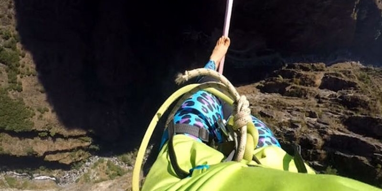 Есть рекорд! Французский канатоходец с завязанными глазами прошел над каньоном шириной в 422 метра