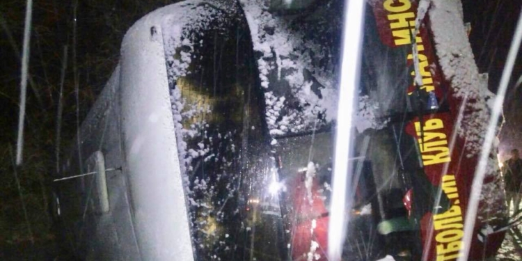 Из-за непогоды на Львовщине перевернулся автобус с футболистами-аматорами