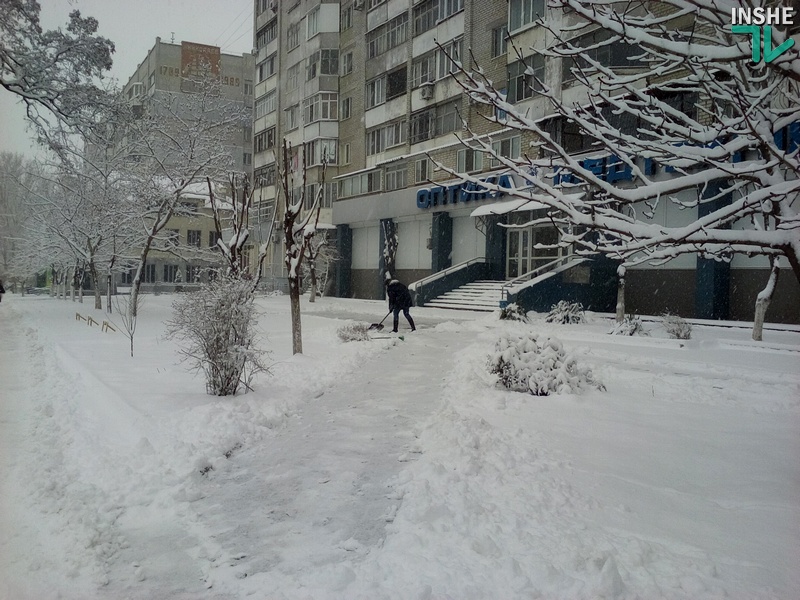 В Николаеве нежданно пошел снег. Но транспортного коллапса нет 9