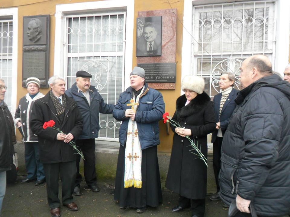 В Николаевской организации Народного Руха Украины почтили память Геннадия Удовенко 8