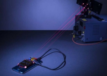 В США ученые зарядили батарею смартфона с помощью лазера