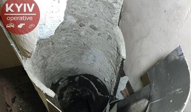 В Киеве в многоквартирном доме взорвался мусоропровод