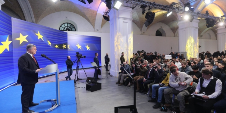 Порошенко считает, что законодательный эксперимент выборов в местные советы себя не оправдал