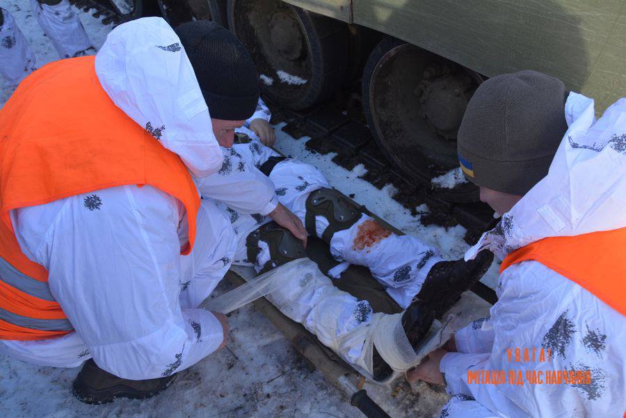 Чтобы непогода стала союзником: николаевские десантники учились эвакуировать раненых в сложных погодных условиях 8