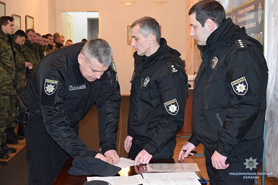 Отряд николаевских полицейских, которые не проходили аттестацию или восстановились в рядах полиции по суду, отправился в командировку на Донбасс 9