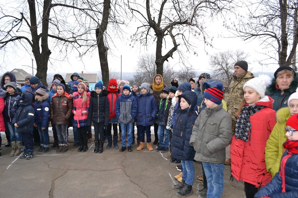 Ему бы исполнилось 27: в Первомайске открыли мемориальную доску погибшему в зоне АТО бойцу 7