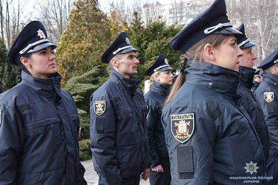 Плюс 67: в Николаеве патрульные полицейские присягнули на верность украинскому народу 7
