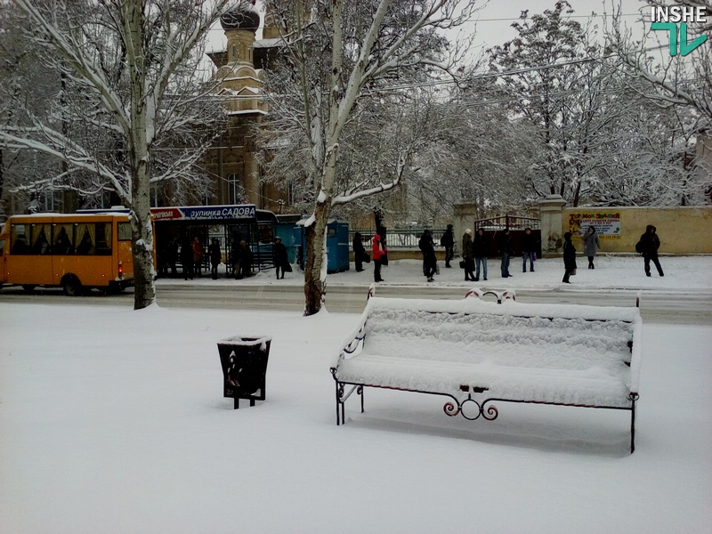 В Николаеве нежданно пошел снег. Но транспортного коллапса нет 13