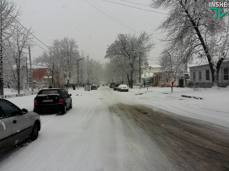 В Николаеве нежданно пошел снег. Но транспортного коллапса нет 29