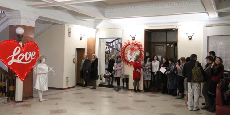 В День Святого Валентина Николаевскую мэрию посетил Купидон