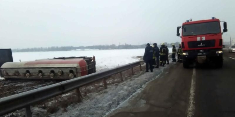 Проспиртовали. 30 тонн спирта вылилось из разбитой цистерны под Киевом