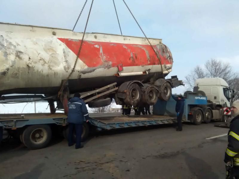 Проспиртовали. 30 тонн спирта вылилось из разбитой цистерны под Киевом 1