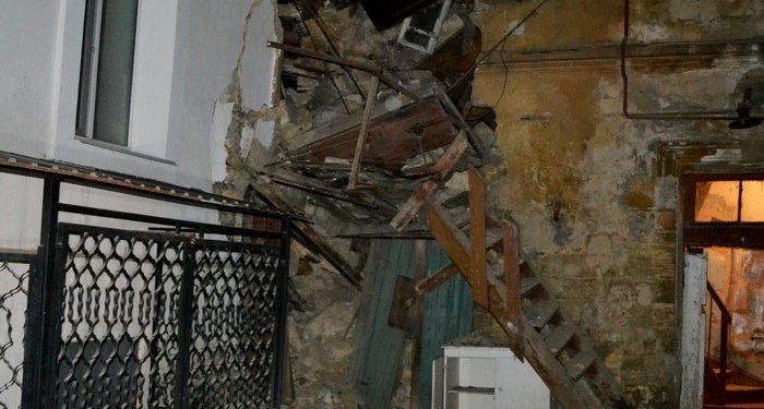 В центре Одессы обрушилась часть жилого дома. Обломками завалило пенсионерку