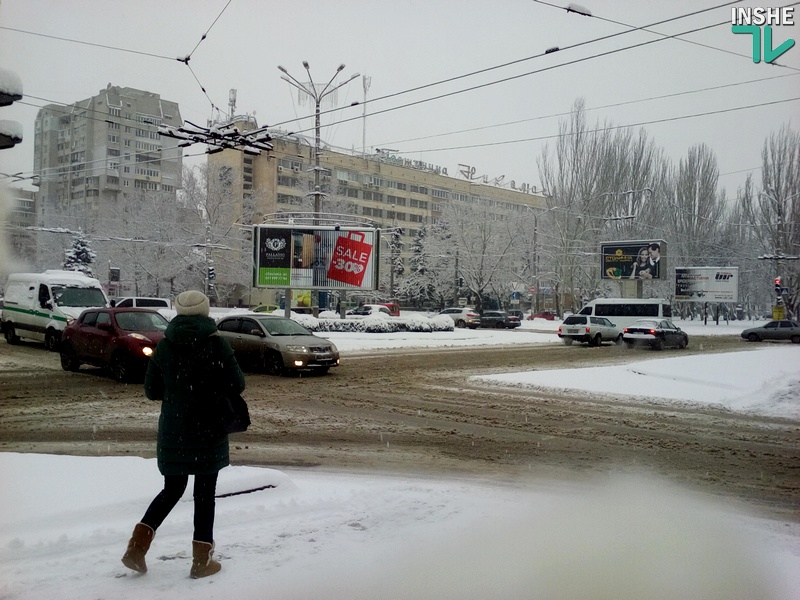 В Николаеве нежданно пошел снег. Но транспортного коллапса нет 15