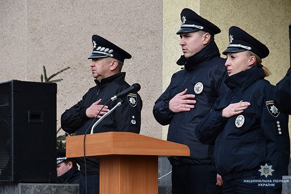 Плюс 67: в Николаеве патрульные полицейские присягнули на верность украинскому народу 11