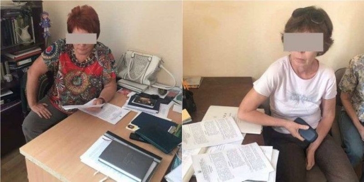 Двух сотрудниц Мариупольского краеведческого музея осудили на три года за передачу в оккупированный Крым 52 картин из Нацфонда