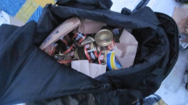 Клад. Центнеры красной икры, морепродукты и сушеную рыбу нашли пограничники в лесу