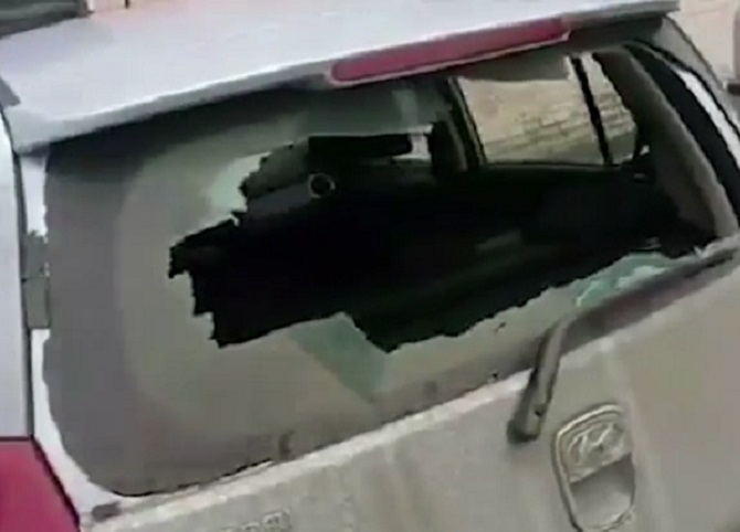 Машины возле Соломенского суда побил топором одессит - антитрухановский активист 1