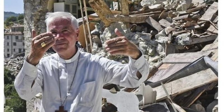 Из разрушенного после землетрясения храма в Италии извлекли ковчег XVI века