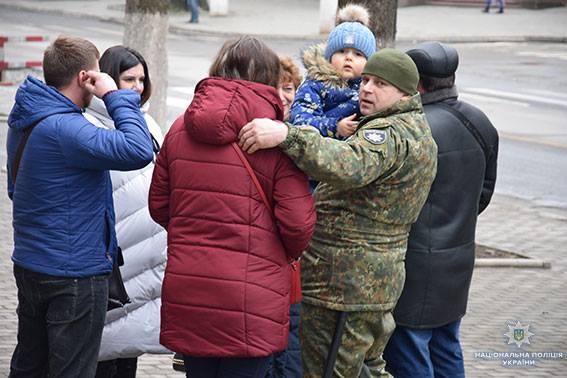 Отряд николаевских полицейских, которые не проходили аттестацию или восстановились в рядах полиции по суду, отправился в командировку на Донбасс 1
