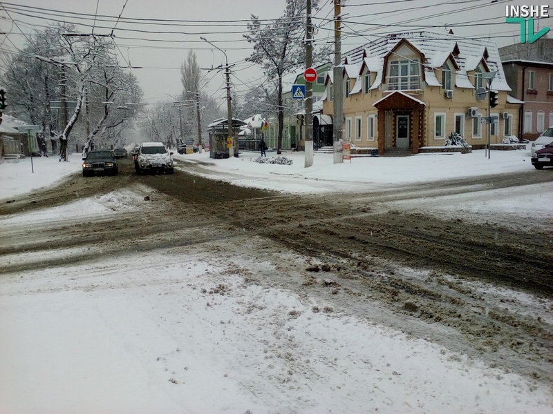 В Николаеве нежданно пошел снег. Но транспортного коллапса нет 19