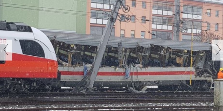 В Австрии столкнулись два поезда. Есть погибшие и много пострадавших