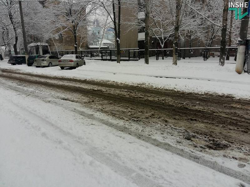 В Николаеве нежданно пошел снег. Но транспортного коллапса нет 37