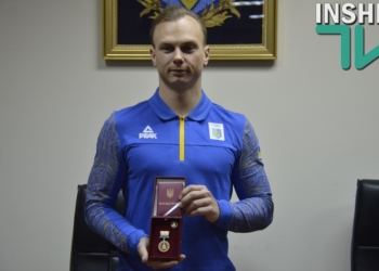 Глава Николаевской ОГА наградил олимпийского чемпиона Абраменко почётным отличием «Святой Николай Чудотворец»
