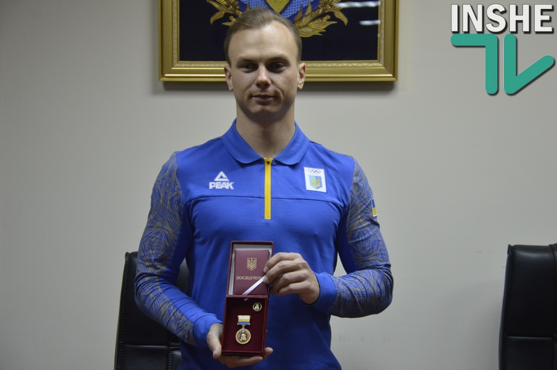 Глава Николаевской ОГА наградил олимпийского чемпиона Абраменко почётным отличием «Святой Николай Чудотворец» 17