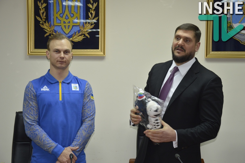 Глава Николаевской ОГА наградил олимпийского чемпиона Абраменко почётным отличием «Святой Николай Чудотворец» 13