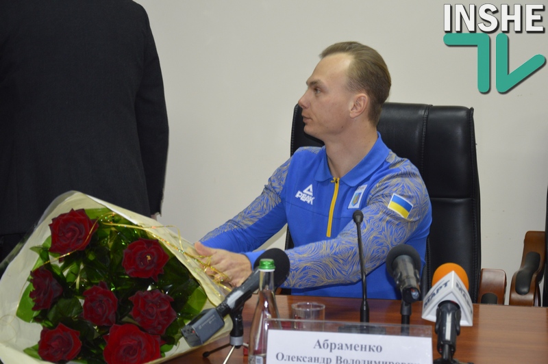 Глава Николаевской ОГА наградил олимпийского чемпиона Абраменко почётным отличием «Святой Николай Чудотворец» 15