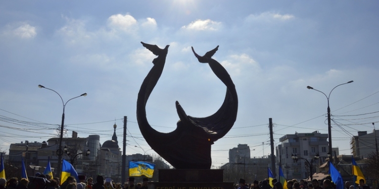 В Николаеве сотни горожан вышли отметить День Героев Небесной Сотни