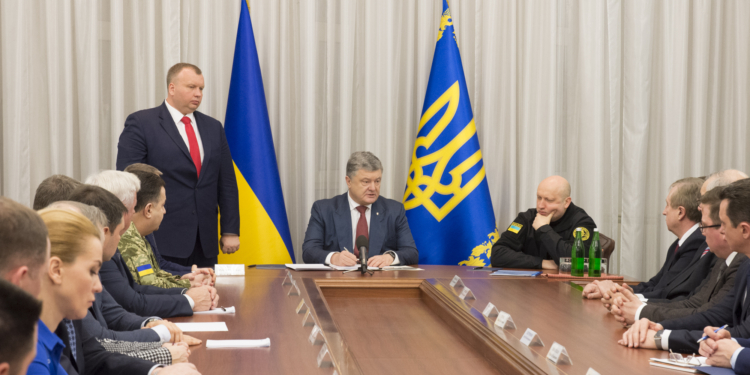 Выйти за рамки прокрустова ложа – Порошенко представил нового главу Укроборонпрома