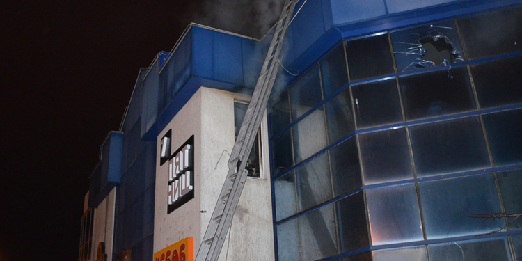 В Николаеве ночью горел двухэтажный бар. Причина пока неизвестна
