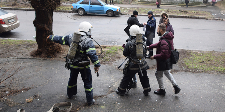 В Николаеве на Адмиральской горел жилой дом